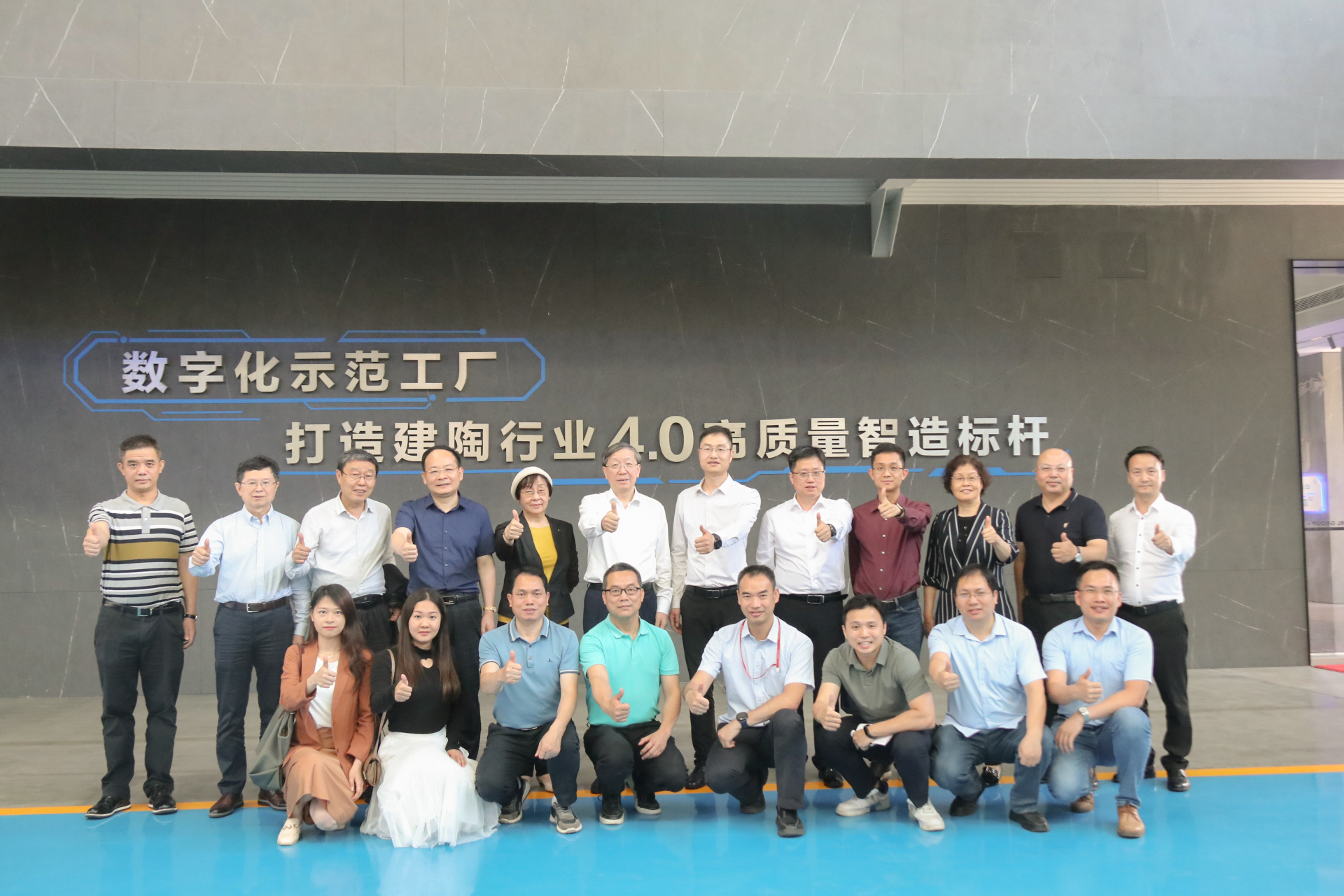 聚焦數智化，共話高質量發展丨全國政協常委、上海市政協副主席錢鋒一行走進新明珠集團